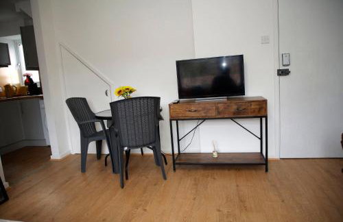 PrimeLuxe Stays - Modern 1BR Apartment with Private Garden Sleeps 4 Near ExCeL and London City Airport - Photo 28