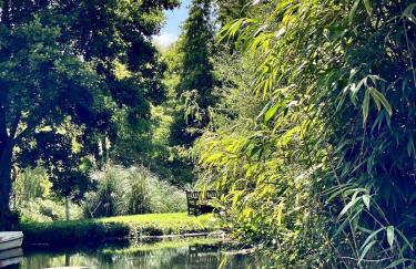 Cosy Hampshire Barn Getaway, Large garden alongside a stunning river - Fire Pit, BBQ, Outdoor seating - Country walks & Pubs - Foto 6