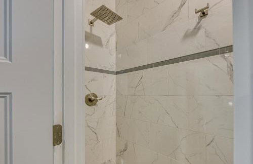 Waterfront Patio! Stylish Family Home in Everett - Photo 35