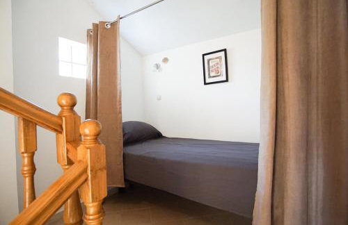 3 Bedroom Beach House with private sea access - Photo 18