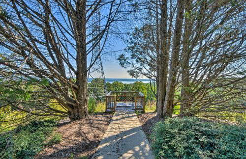 Resort-Style Condo with Balcony on Lake Keowee - Foto 29
