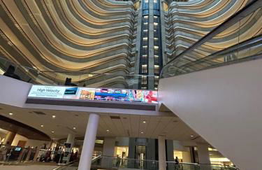 Elegant City Escape ,Steps to Hotspots - Foto 12