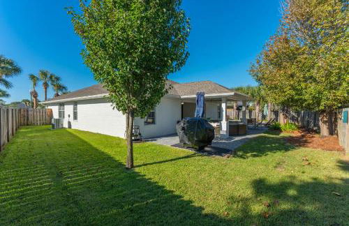 Beautiful Pet Friendly Home! Tropical Pool, Optional Golf Cart & Pool Heat, Minutes to Beach - Foto 48