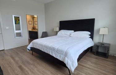 2bdrm/2 King beds/1Air mattress - Photo 8