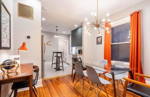 Mid-Century Marvel Steps from Restaurants Bars and Markets 3BR & 2BA - Foto 6