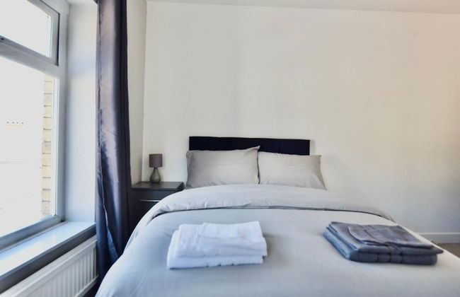 Cheer full 4 Bedroom House Train Station - Foto 11