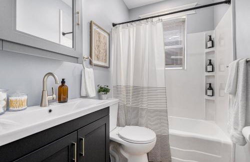 Remodeled Mins to Beach & Downtown Downstairs - Foto 4