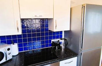 4 beds spacious Apartment, with Parking & WIFI, CHAFFORD HUNDRED, near station & shopping, long stays! - Foto 26