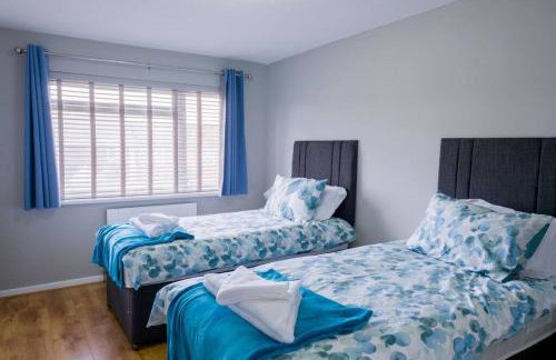 Spacious Cosy 3-Bedroom Home - Photo 22