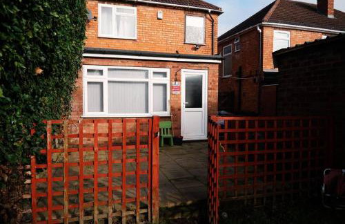 Captivating 3-Bed House in Birmingham - Foto 12