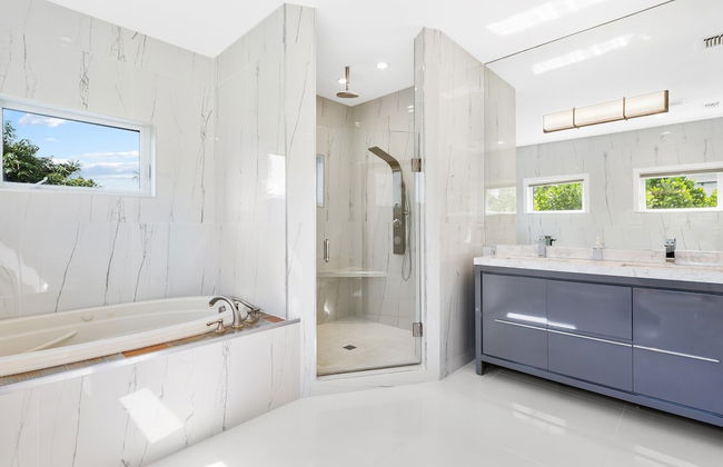 Amazing 7 BR Villa With Heated Pool Near the Beach - Foto 28