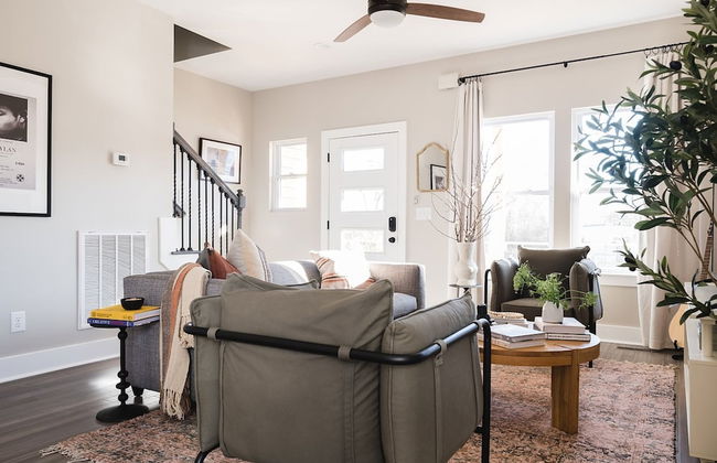 Stapleton Mcgraw by Avantstay 2 Units Sleeps 16 Spacious Home in Nashville - Photo 9