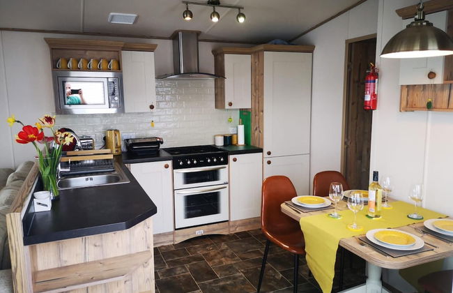 Stunning 2 Bed Chalet in Silversands Lossiemouth - Photo 13