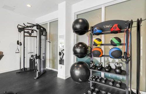 Resort-Style 1 Bed Condo with Pool Parking Rooftop & Gym - Foto 10