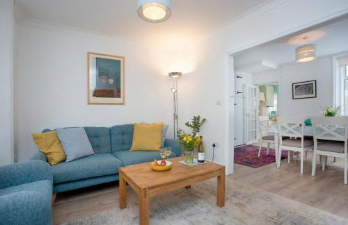 Holmdale House - Photo 1