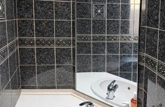 Entire 2 Bed House in London Area - Parking - Sleeps 5 - Foto 18