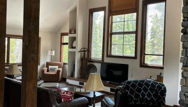 Spacious 4 Bedroom Chalet on Hiking Trails - Foto 3