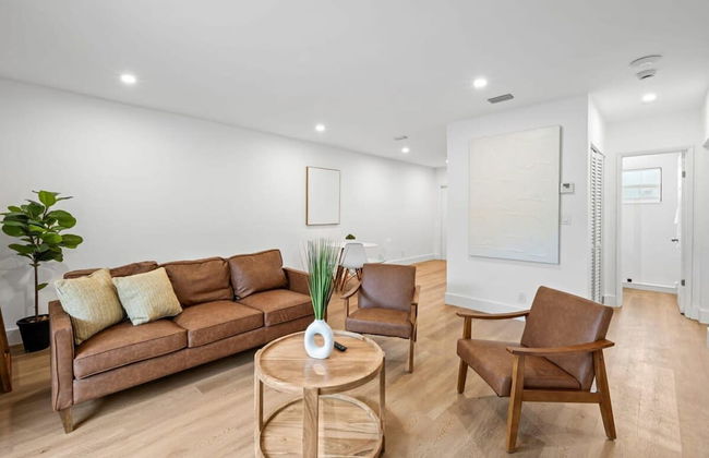 Spacious 2 BR Sailboat Bend - Photo 1