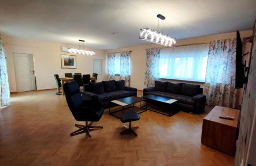 OVER RIVER near FRANKFURT-130 QM-4 ROOMS- 6 BEDS- FREE PARKING- AC - Foto 25