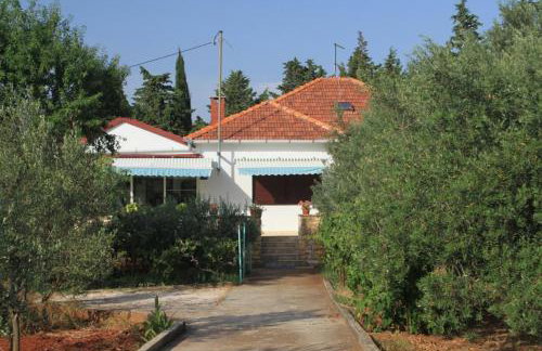 Apartments by the sea Ugljan - 8304 - Foto 2