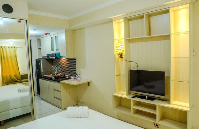 Modern Studio Grand Serpong Apartment By Travelio - Foto 6