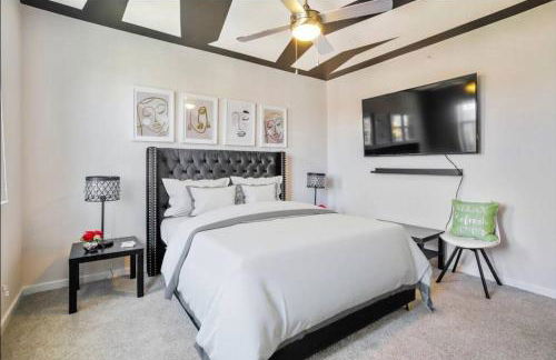 Lux Penthouse Skyline, Views Gym , Free Parking & Wifi - Photo 6