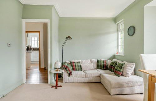 Surrey's Charming Modern Maisonette with Parking - Pass the Keys - Foto 1