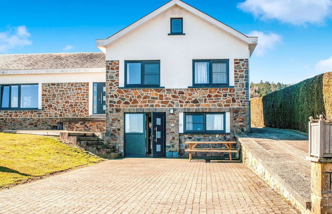 Holiday Home With Garden - Photo 1