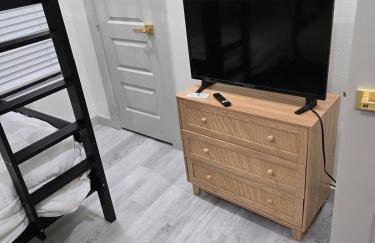 Modern B&W Coastal Retreat 2BR 2BA and Laundry - Foto 38