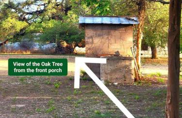 TJs Escape Landmark Oak Tree 1mile2river - Foto 8