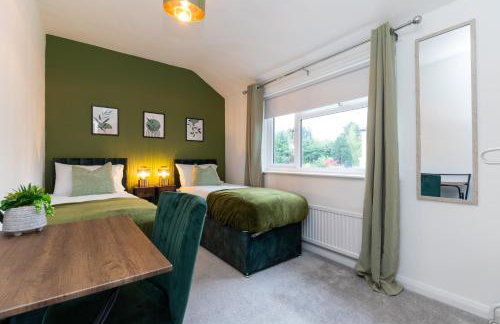 Whole 3 Bedroom House - 2 Free Parking - Photo 4