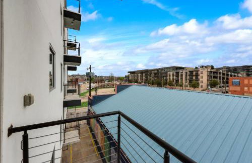 Metro View 2BR I Parking I King Bed I Workspace - Foto 17