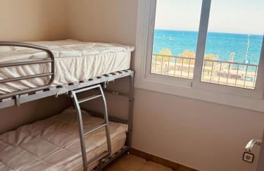 Apartamento en 1ª línea con vistas al mar cerca de Barcelona - Photo 6