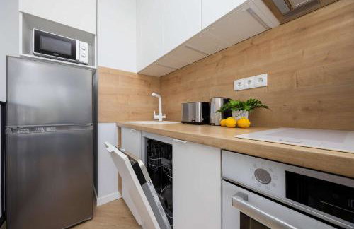 Modern Apartment by the Lake with Parking & Sauna in Zegrze by Noclegi Renters - Foto 16