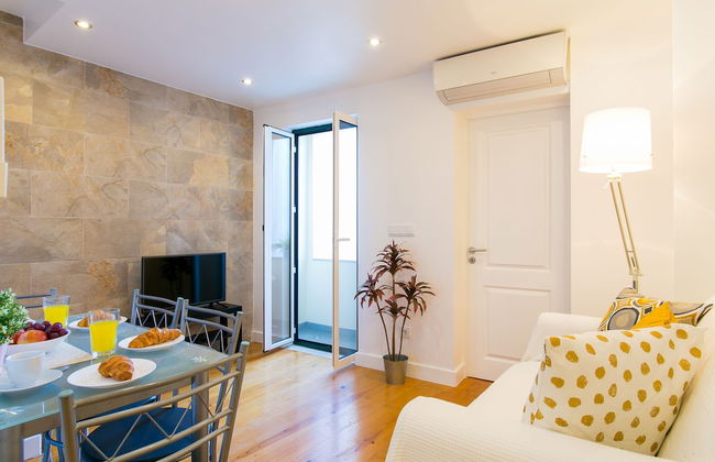 JOIVY Cosy 1-bed flat w/balcony in Alfama, moments from the Port - Foto 22