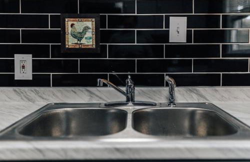 Magical Creekside UT Treehouse Walk to Moody Center - Foto 13