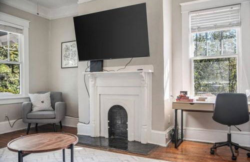 Old Dauphin Way Historic Home - Unit 2 - Photo 6