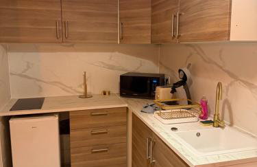 César Room - Appartement Antique 2-3 pers, parking privé,proche centre et gare - Foto 4