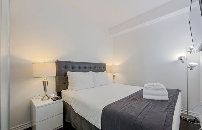 Downtown Toronto 2 Bedroom 2 Bath Suite Near Business District, U of T, Hospital - Foto 3