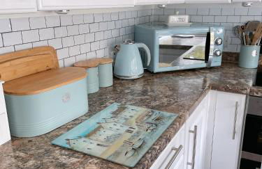 Plain Sailing 2 min walk to the harbour amazing location - Photo 15