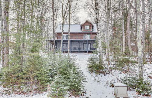 Rhinelander Waterfront Cabin with Deck and Fire Pit! - Foto 34