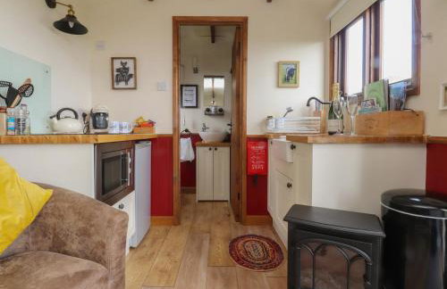 The Journeyman Luxury Shepherds Hut - Photo 4