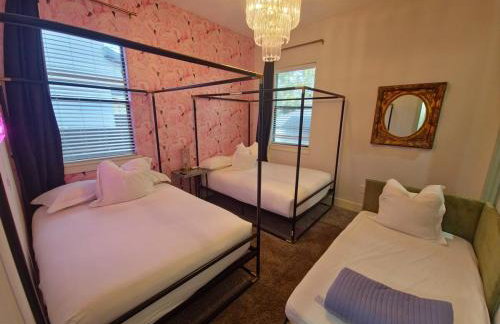 Houston's Downtown Bloom House - Spacious Floral Escape for Groups - Foto 3