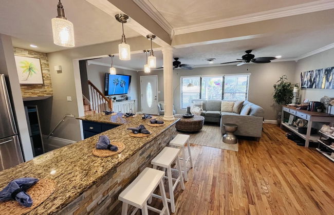 Kiss the Wave - Spacious 4BR 3BA w Pool hot tub - Foto 9