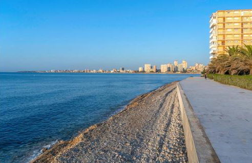 Stunning Apartment In El Campello - Photo 25