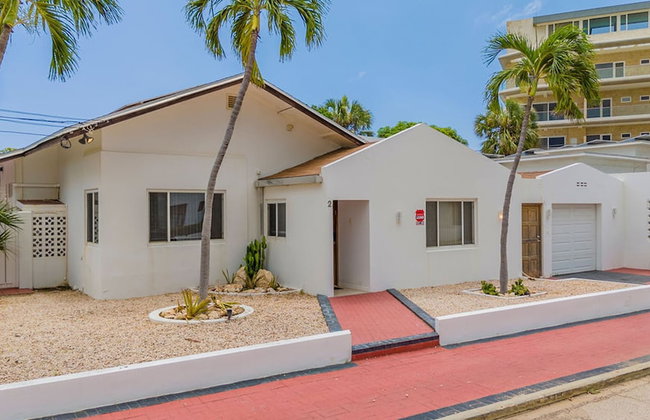 3BR 3BA Pool Downtown Short Walk to Beach - Foto 26