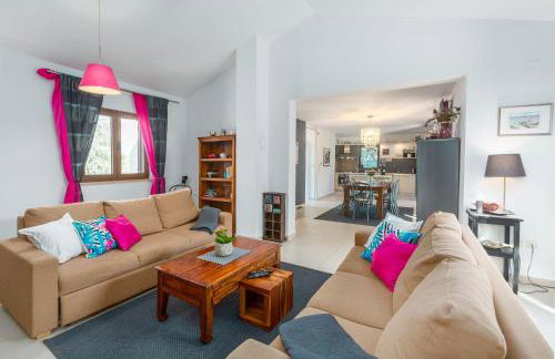 Malerische Villa mit Privatpool, mediterranem Garten, Outdoor-Kueche, Waschmaschine, Trockner - Photo 9