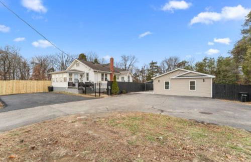 Two Dulles homes 1 price sleeps 16 w-EV parking - Foto 55