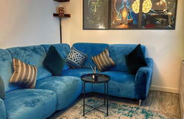 Deluxe 3 Bed new detached with a Super King bed - Photo 2