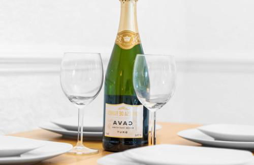 Four Bed House - Garden - Parking - Speed Wi-Fi 75CMR - Foto 11